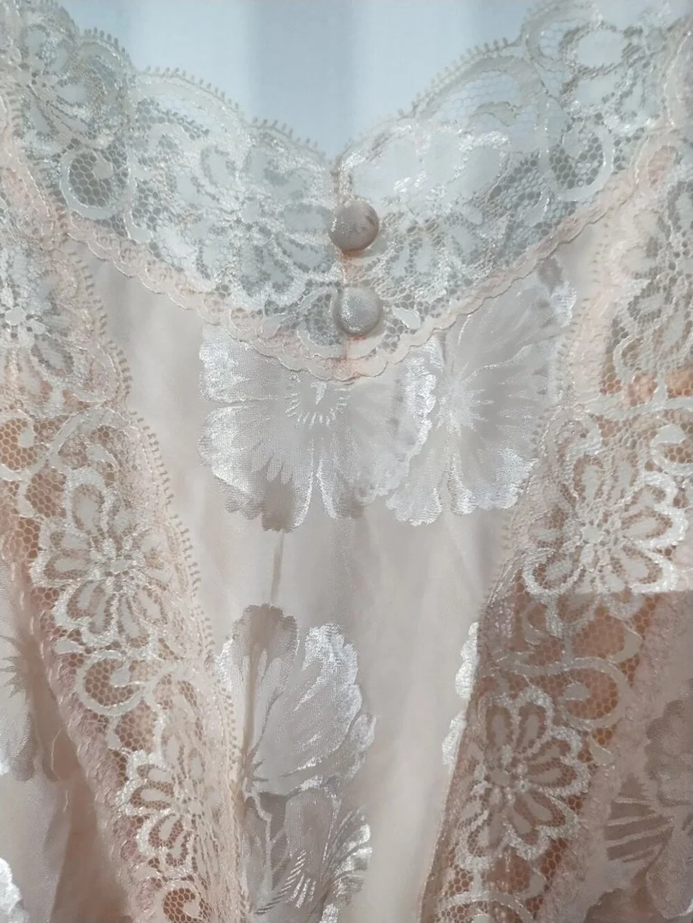 Sweet sleeping lace trimmed Romper - Picture 4 of 7